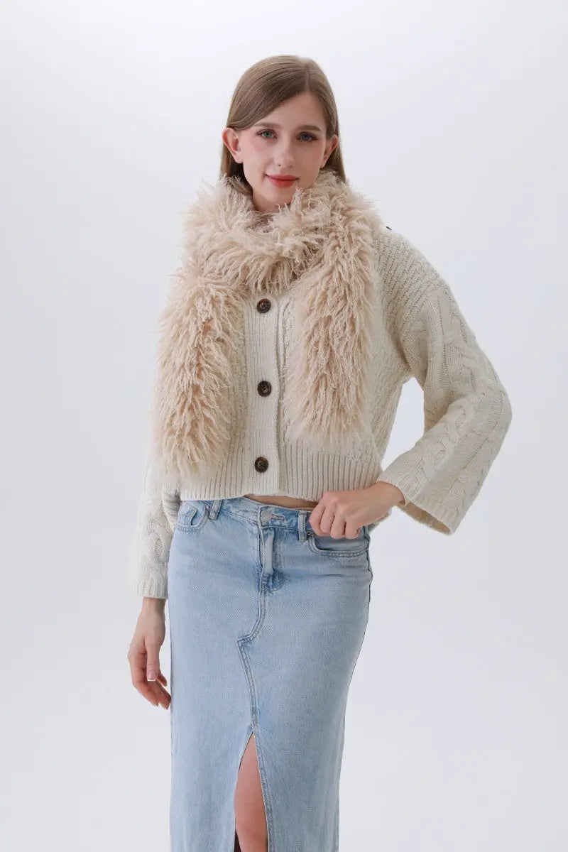Luxe Feather-Trim Scarf – Plush Winter Elegance ❄️