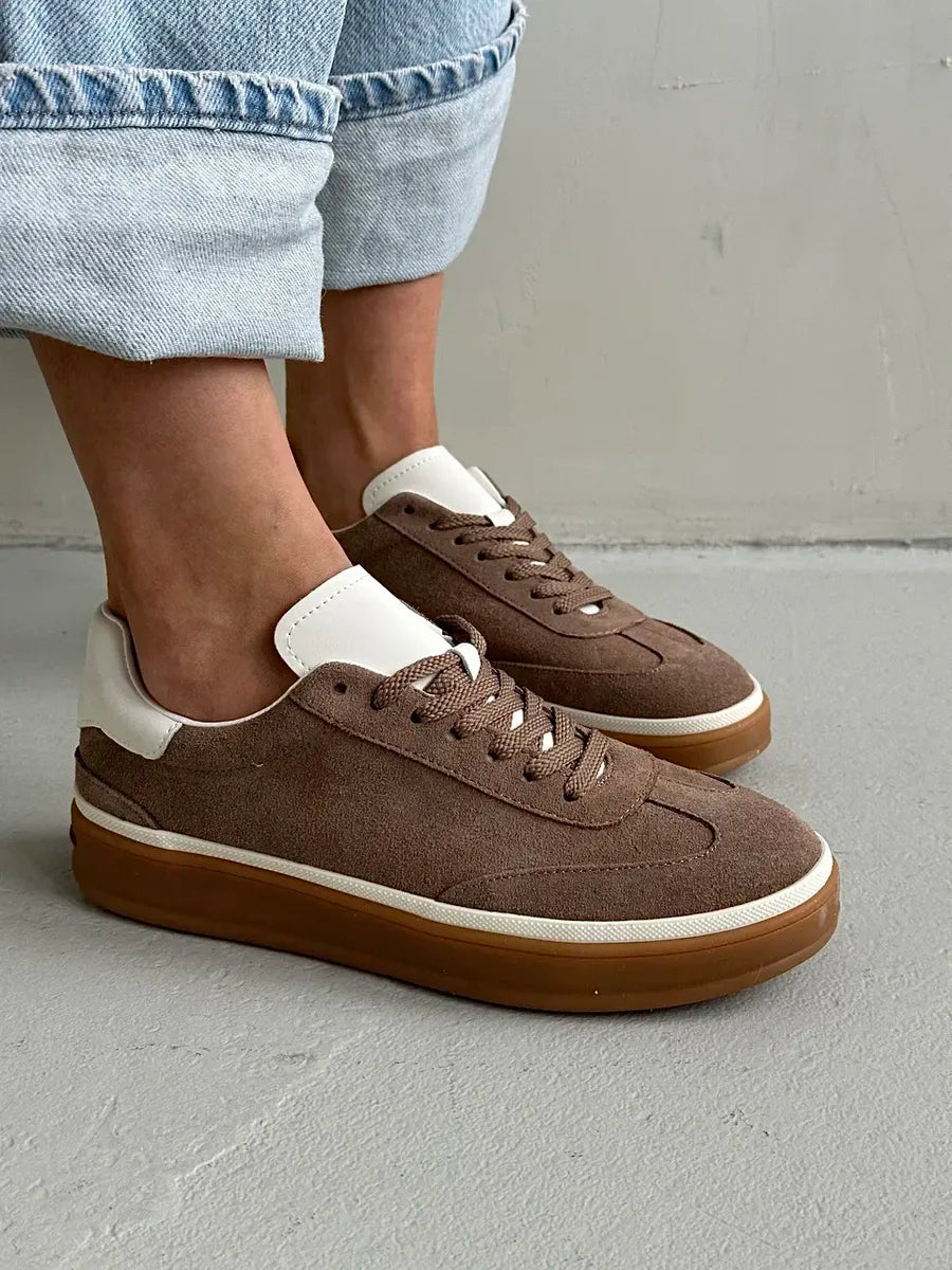 Emily Sneakers: Stylish Comfort