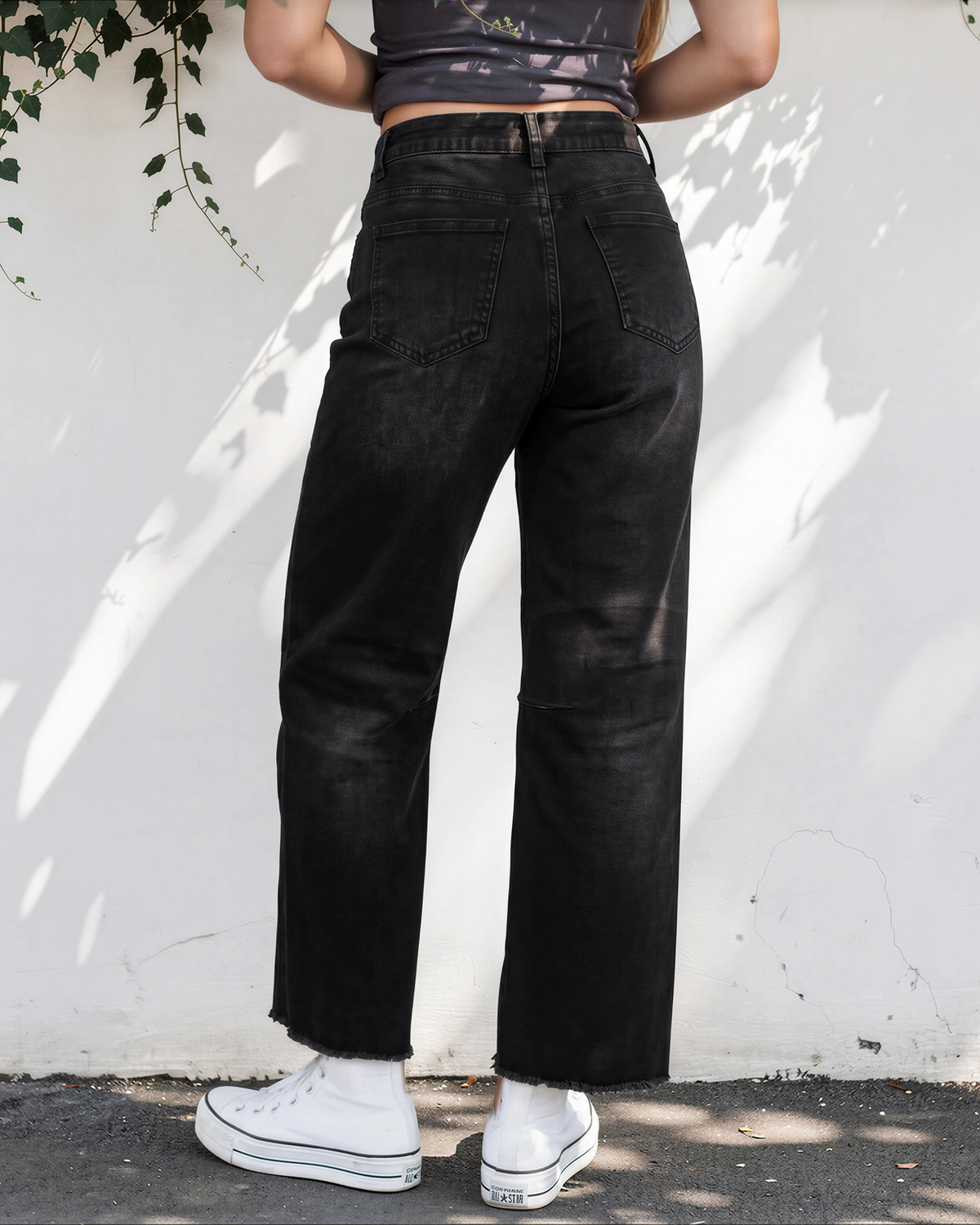 Daphne Frayed Cropped Barrel Jeans
