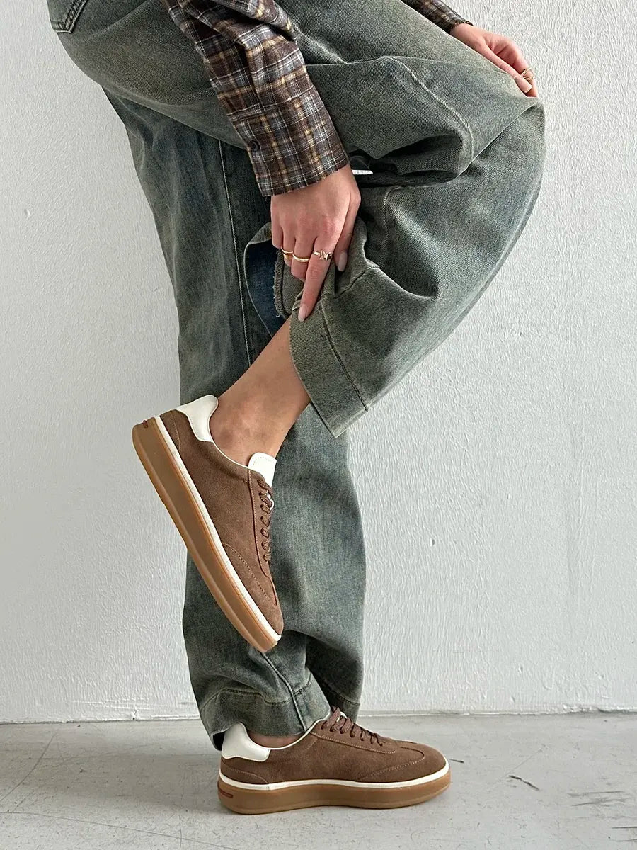 Emily Sneakers: Stylish Comfort